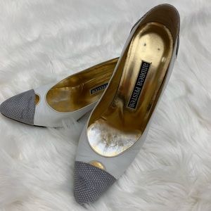 Andrea Pfister Grey/White Pump sz6.5 In 2.5” heel